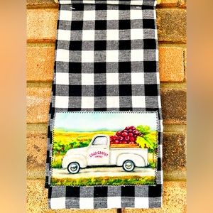 *Good Grapes Vineyard Buffalo Check Kitchen Towel